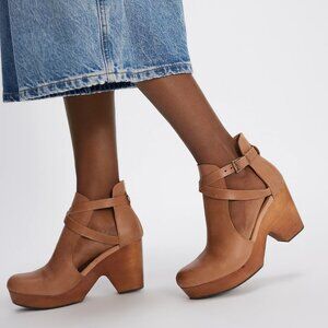 Free People Cedar Leather Clogs - excellent condition